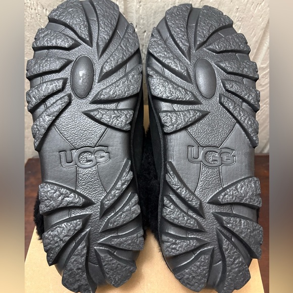 NWT UGG Coquette Slip Ons - Size 9 - Picture 3 of 4
